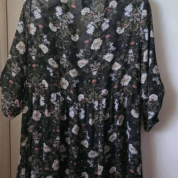 Torrid Outlander Lexie Floral Chiffon Hi-Lo Babydoll Tunic - Picture 14 of 16